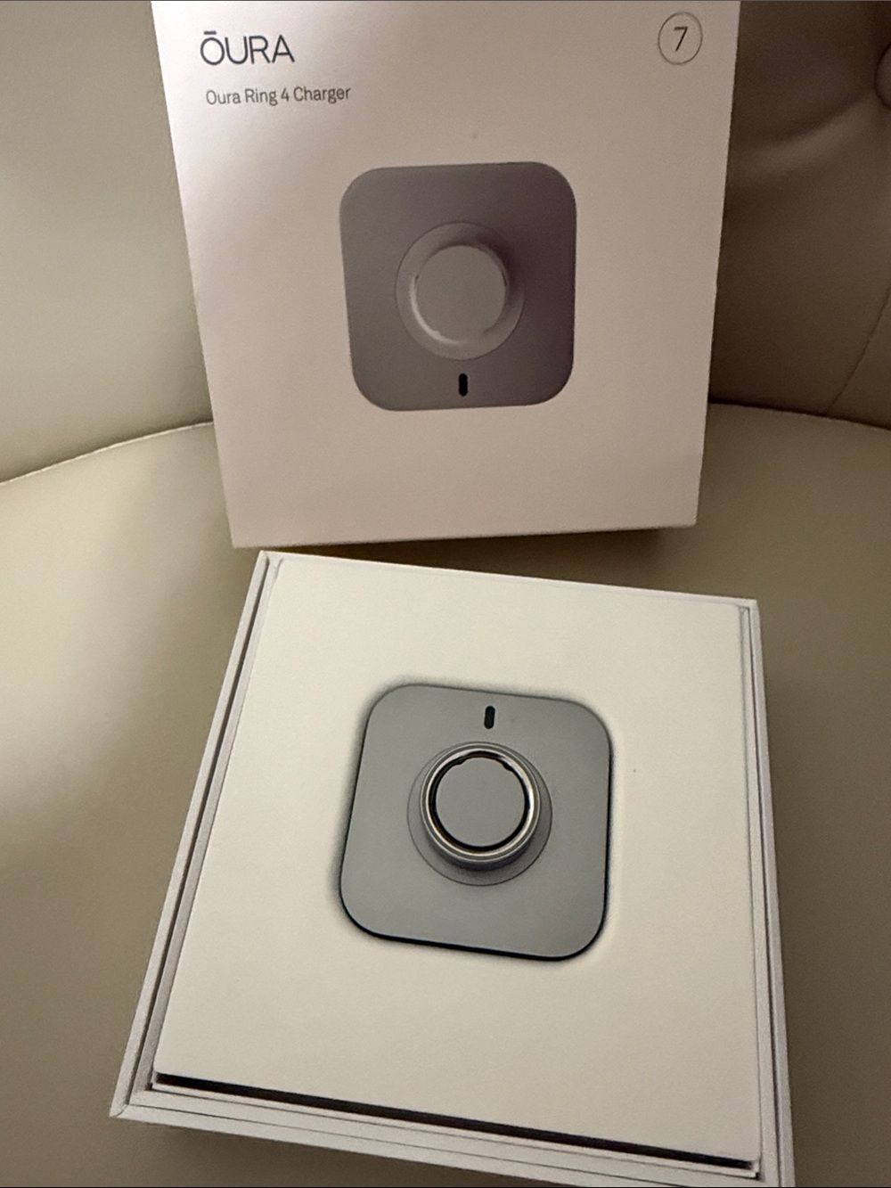 Oura Ring 4 with Charger and cable included — Brushed Silver - Sz7